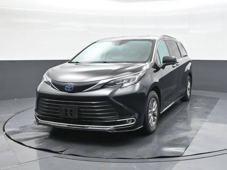 2023 Toyota Sienna XLE