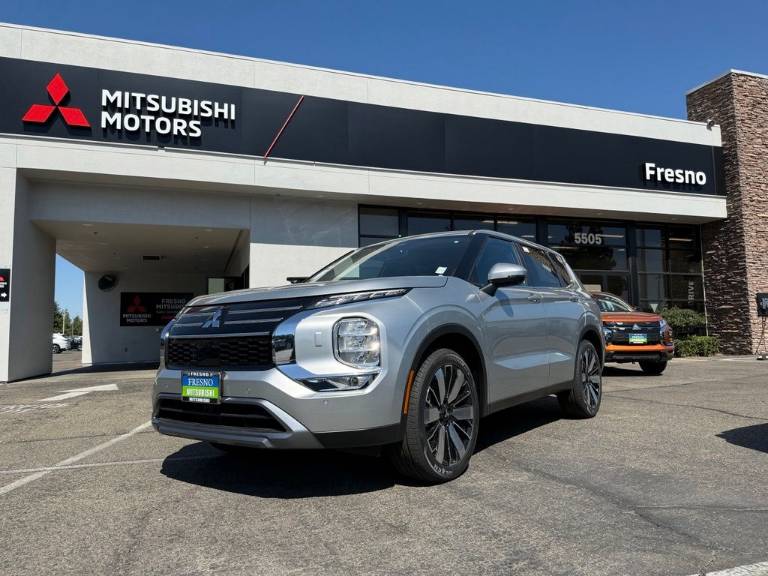 2026 Mitsubishi Outlander SE