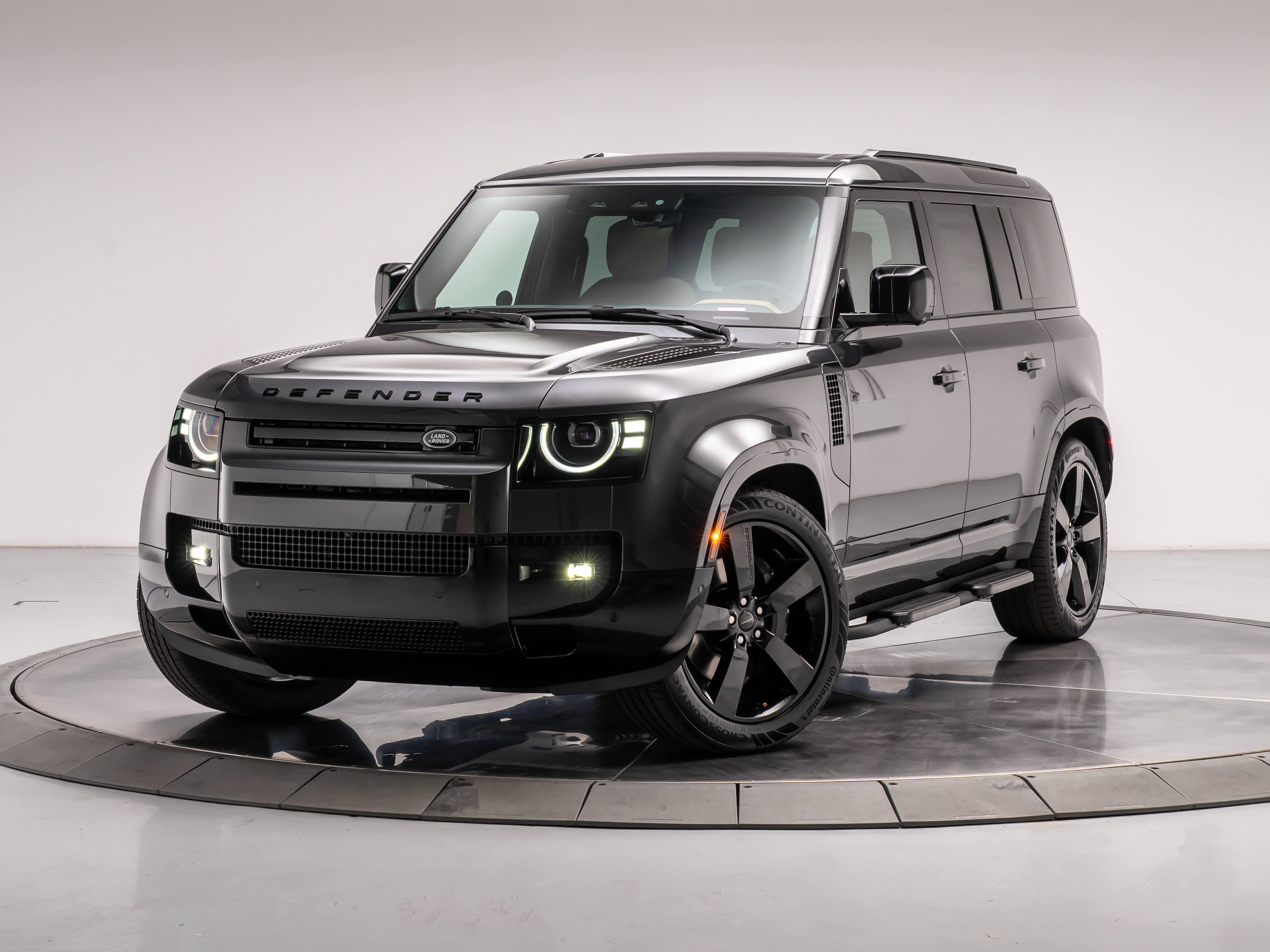 New 2026 Land Rover Defender P400 X-Dynamic SE