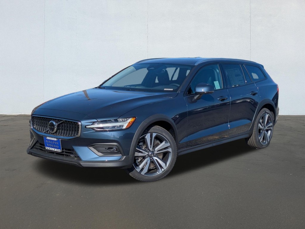 2026 Volvo V60 Cross Country Plus, B5 AWD Gas (mild hybrid)