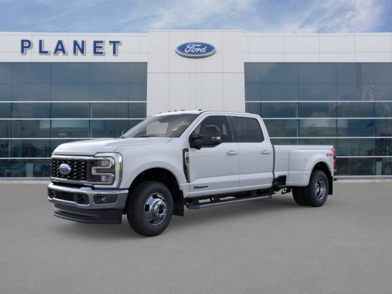2026 Ford Super Duty F-350 DRW LARIAT 4WD Crew Cab 8' Box