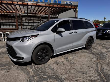 2025 Toyota Sienna Woodland Edition
