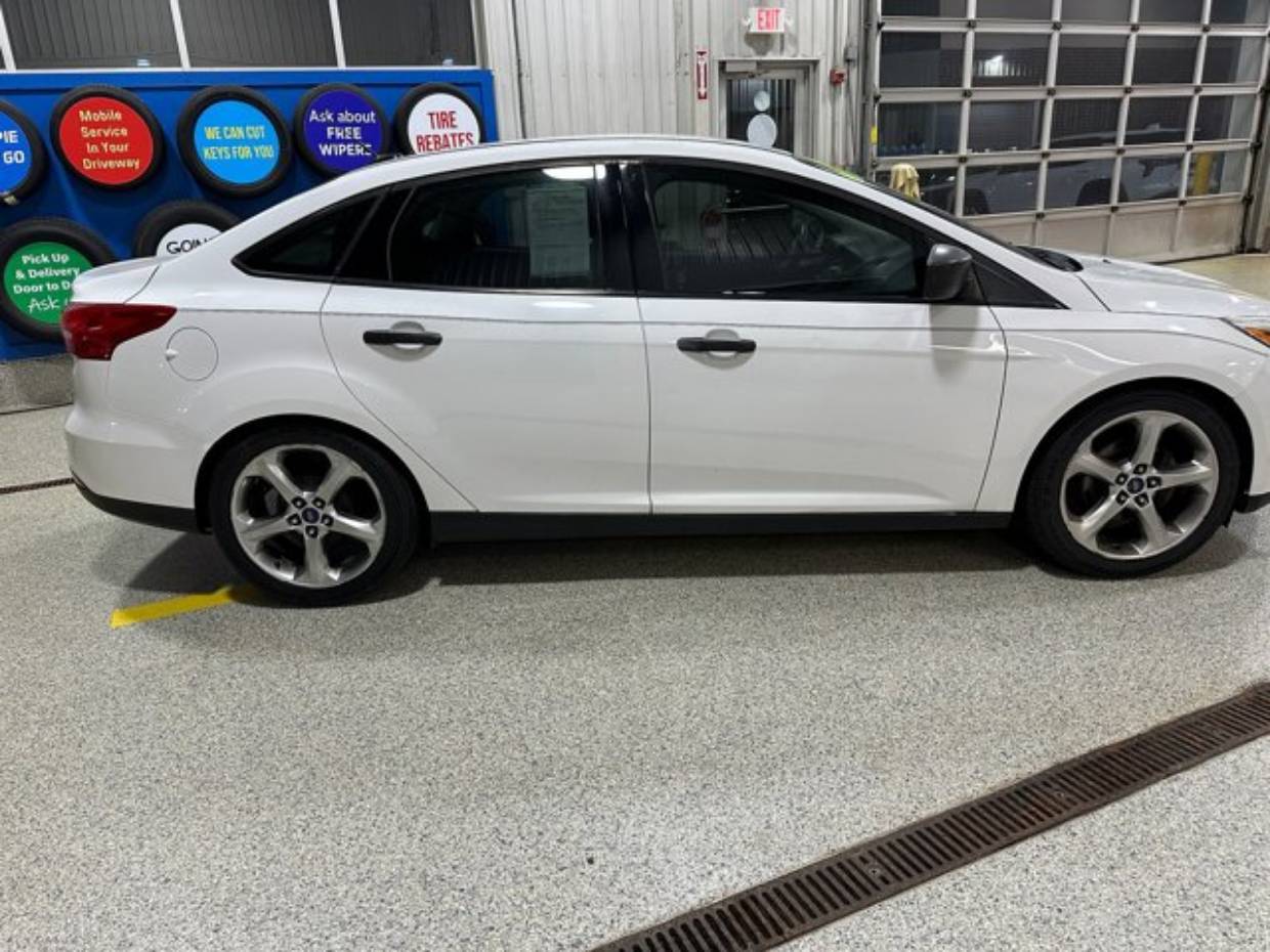 Used 2016 Ford Focus S with VIN 1FADP3E21GL343309 for sale in Old Mill Creek, IL