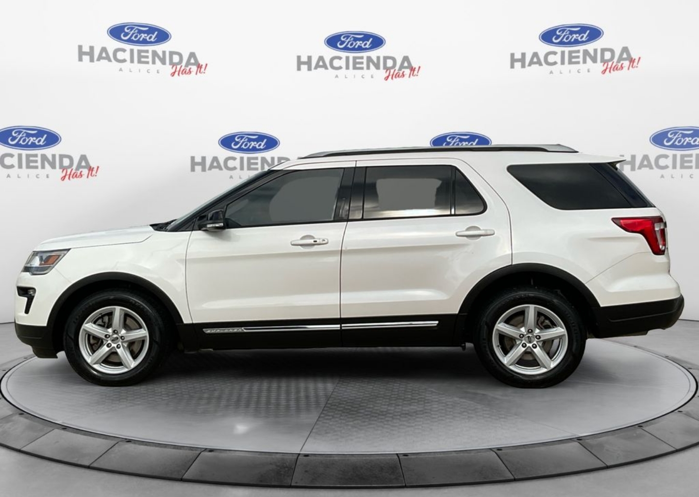 Used 2018 Ford Explorer XLT with VIN 1FM5K7D81JGB17230 for sale in Alice, TX