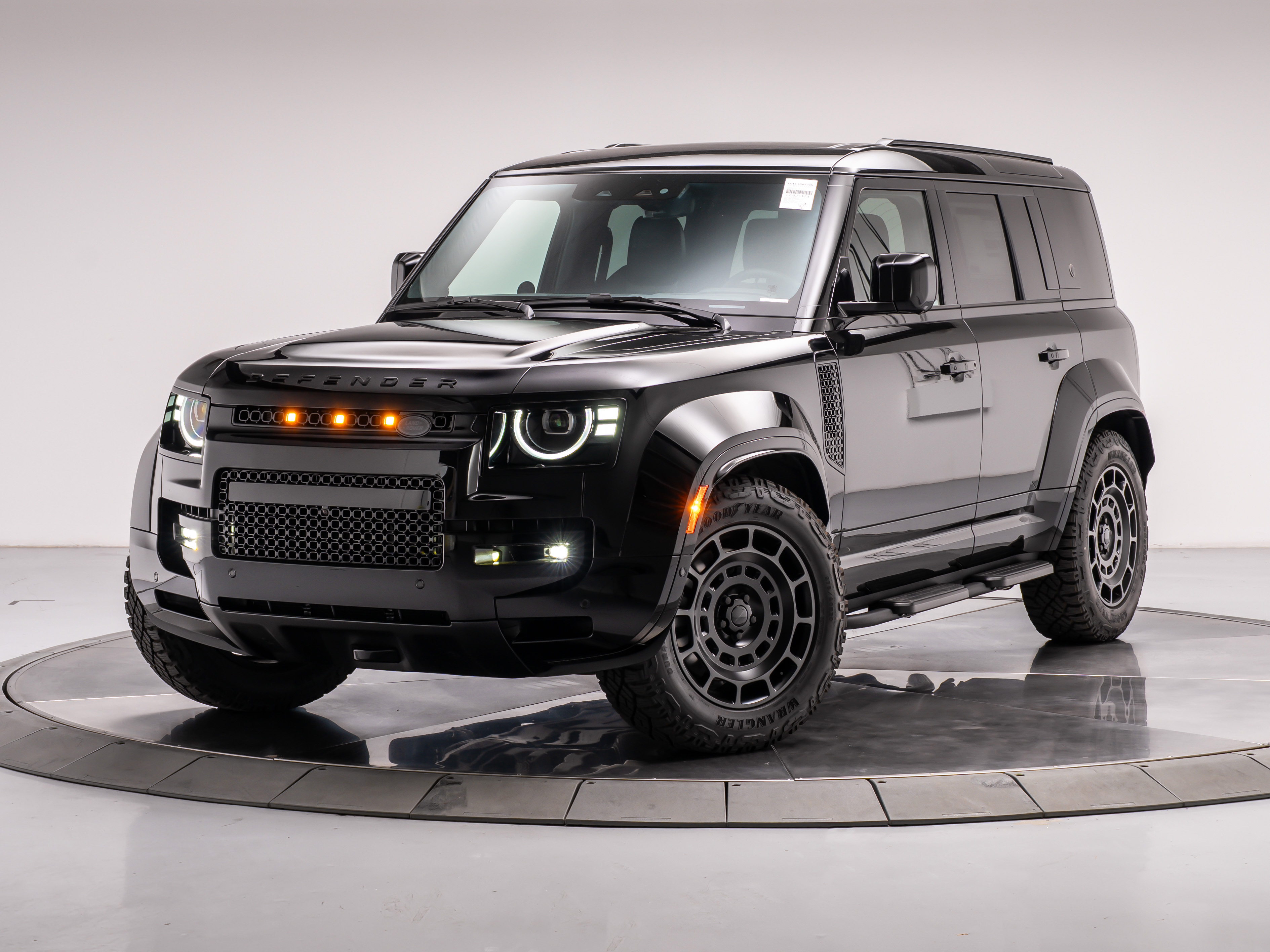 New 2026 Land Rover Defender P635 OCTA Black