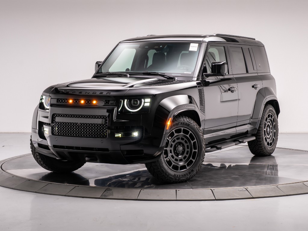 2026 Land Rover Defender P635 OCTA Black