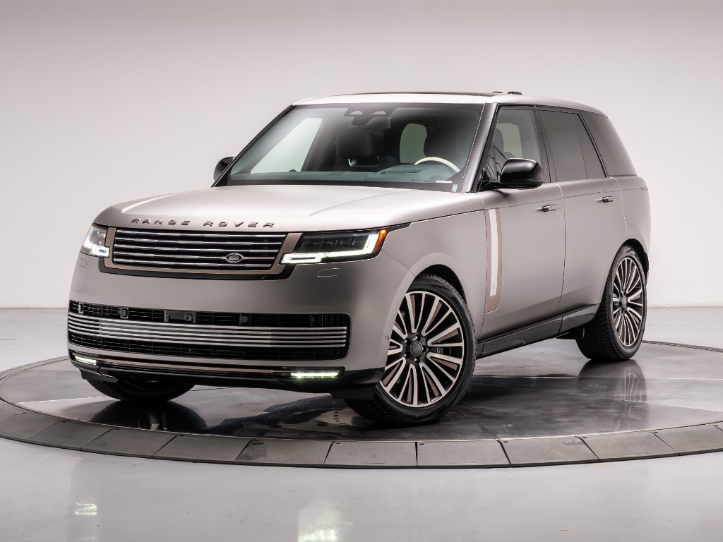 2026 Land Rover Range Rover P615 SV