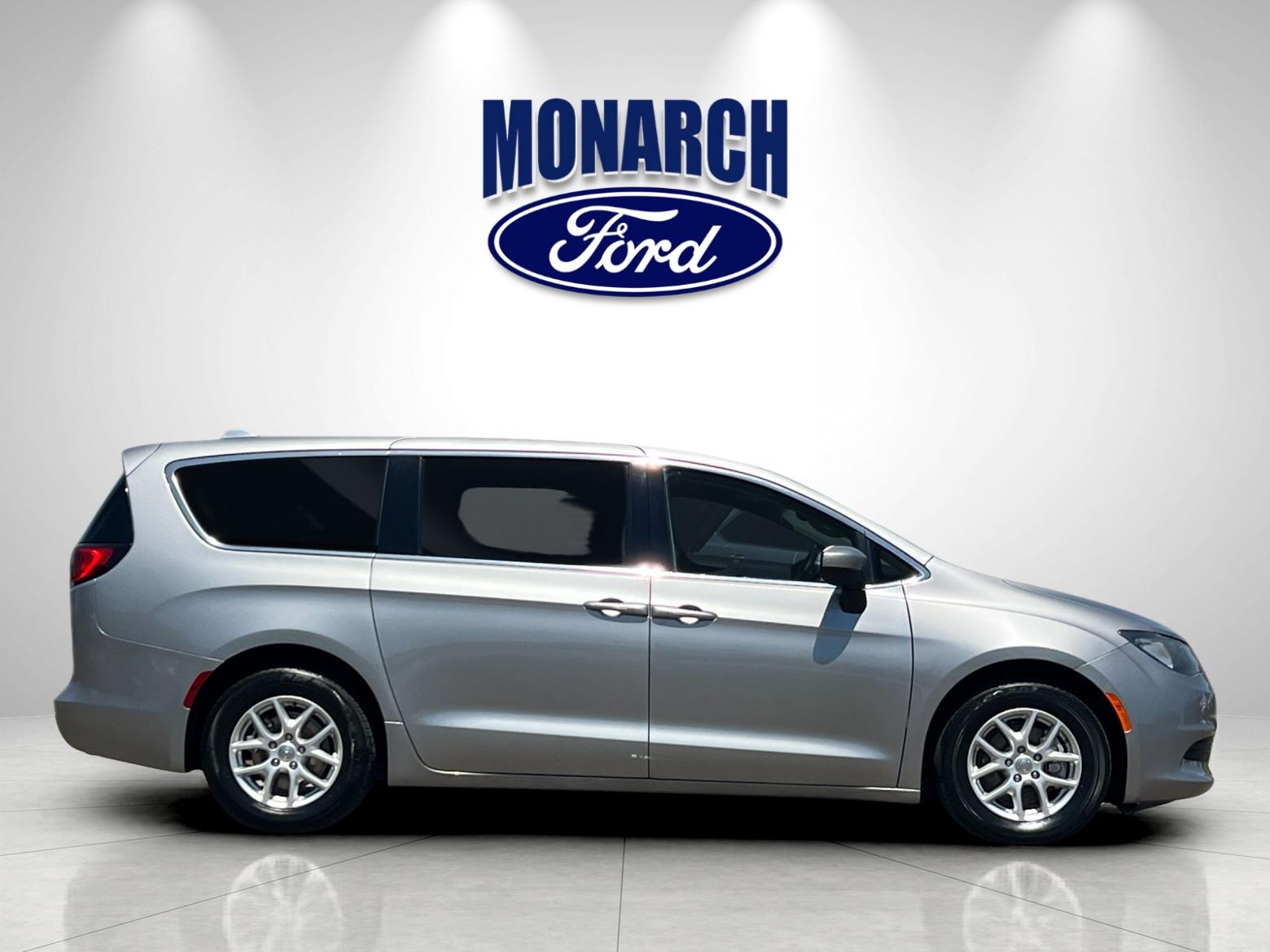 Used 2017 Chrysler Pacifica LX with VIN 2C4RC1CGXHR677944 for sale in Exeter, CA