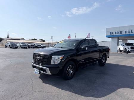2023 Nissan Titan SV