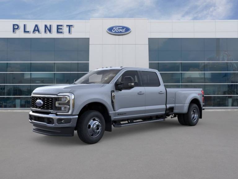 2026 Ford Super Duty F-350 DRW LARIAT 4WD Crew Cab 8' Box