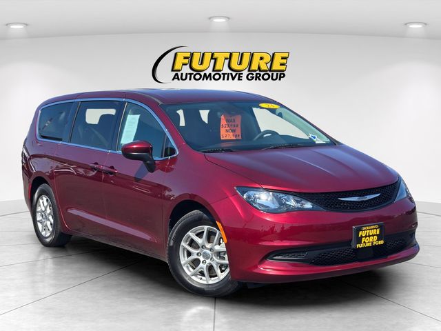 2023 Chrysler Voyager LX