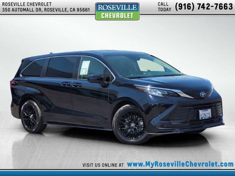 2022 Toyota Sienna LE