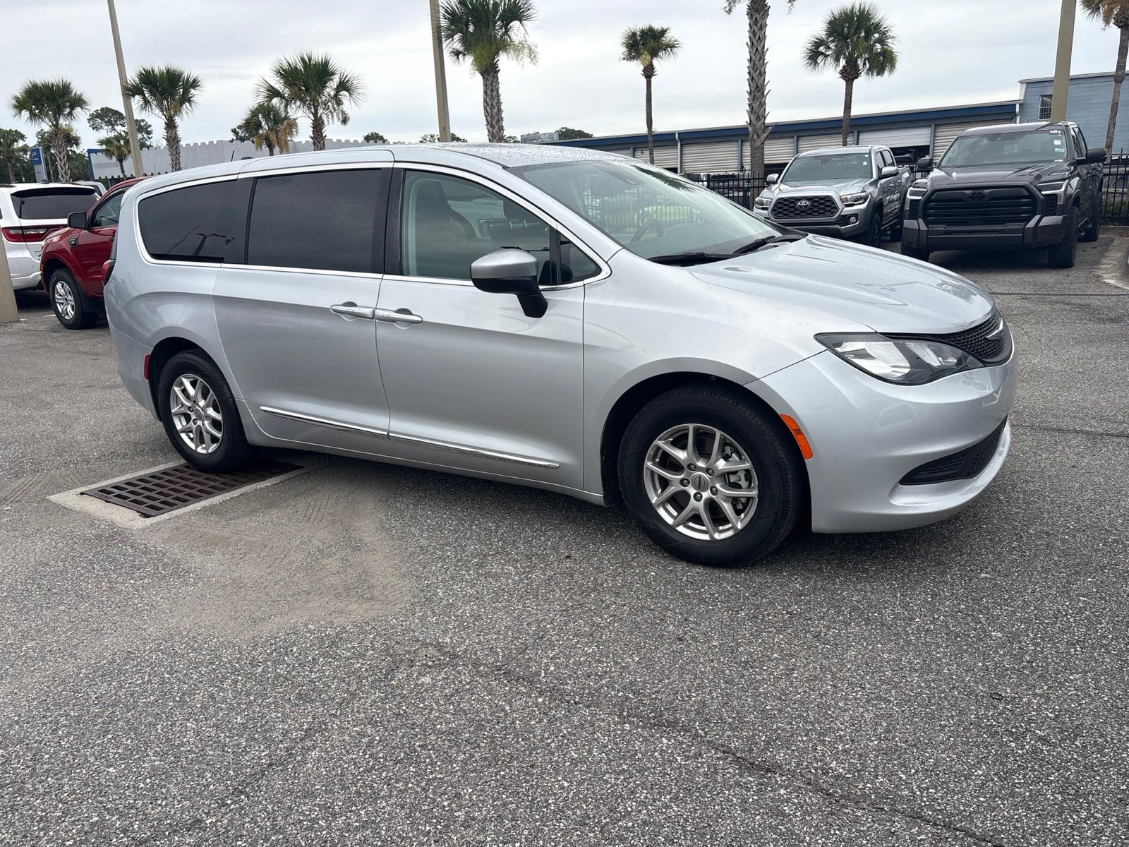 2023 Chrysler Voyager LX