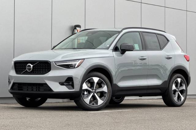 2026 Volvo XC40 B5 Plus