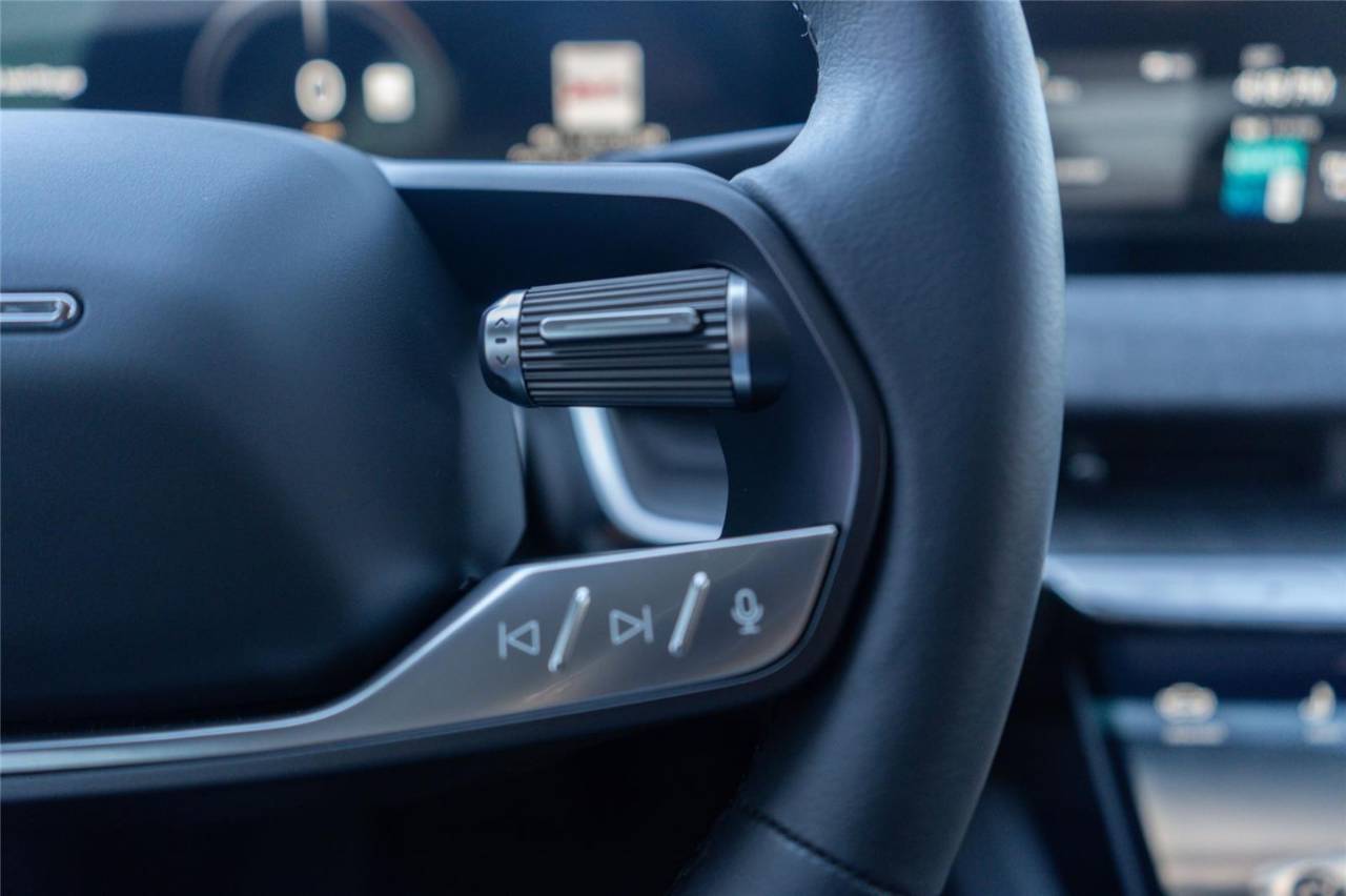 2025 Lucid Air Touring - Photo 12