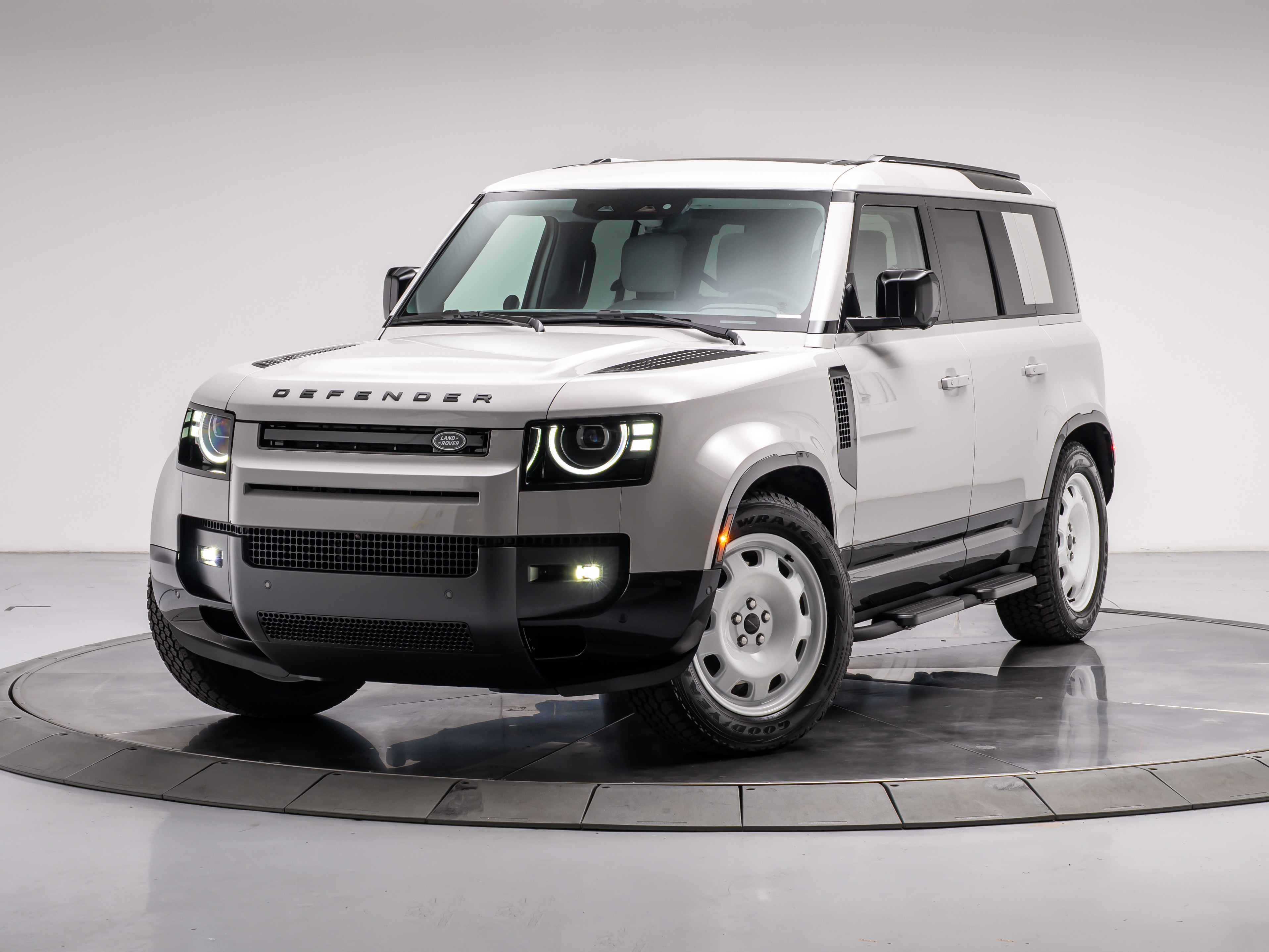 New 2026 Land Rover Defender P400 X-Dynamic SE