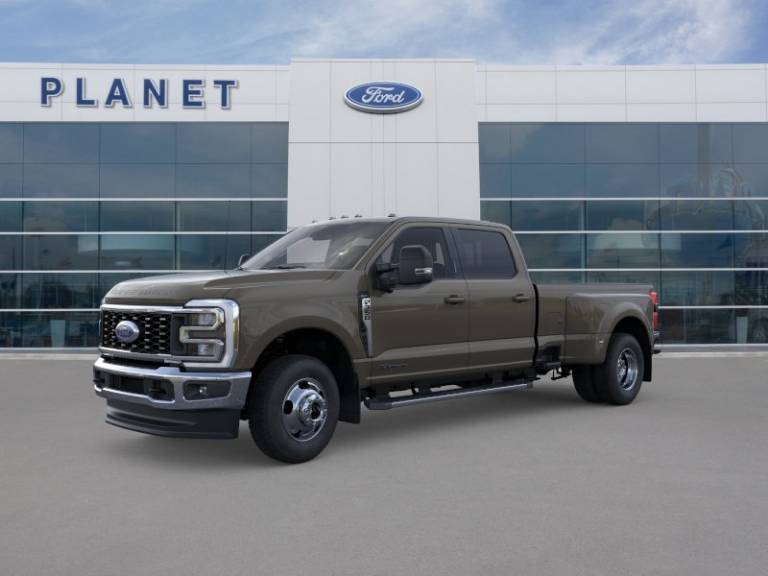 2026 Ford Super Duty F-350 DRW LARIAT 4WD Crew Cab 8' Box