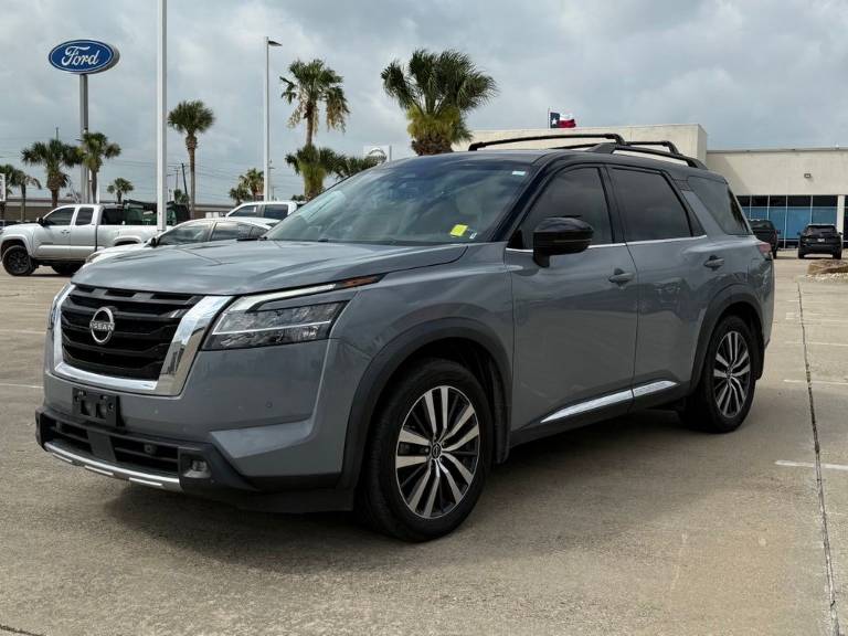 2022 Nissan Pathfinder Platinum