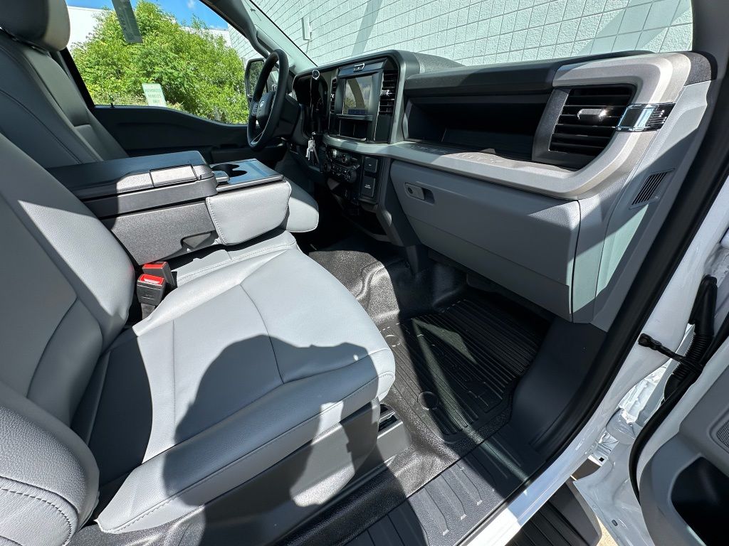 2026 Ford F-550 Super Duty Chassis Cab XL - Photo 18