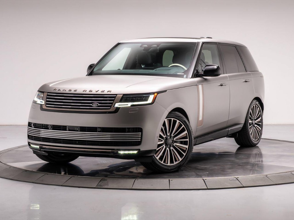 2026 Land Rover Range Rover P615 SV