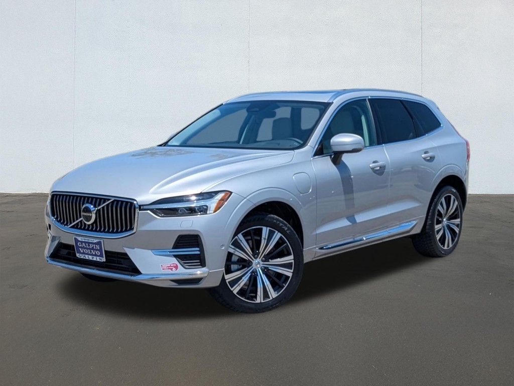 2023 Volvo XC60 Recharge Plug-In Hybrid T8 Plus Bright Theme