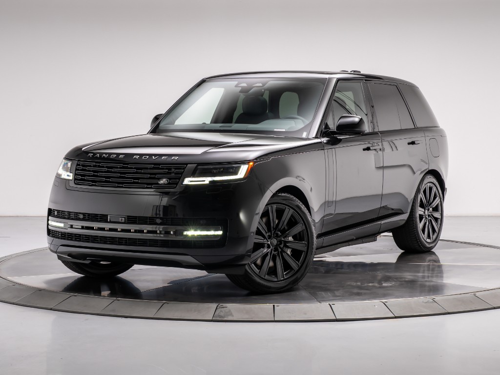 2026 Land Rover Range Rover P550e SE