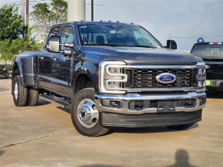 2026 Ford Super Duty F-350 DRW LARIAT