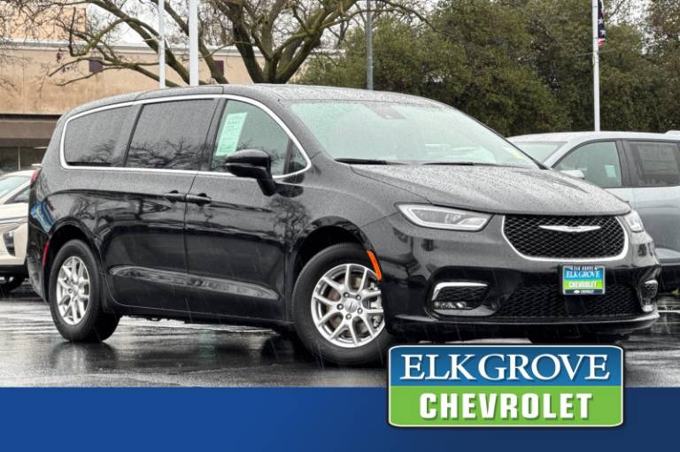 2025 Chrysler Pacifica Select