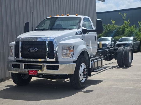 2027 Ford F-750SD Base