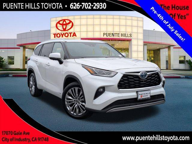 2023 Toyota Highlander Hybrid Platinum