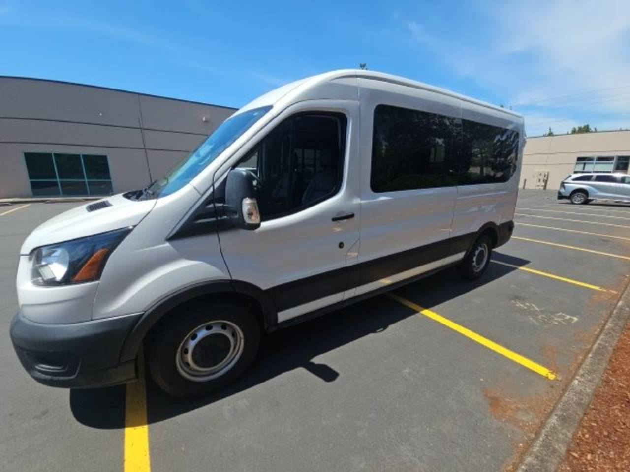 2021 Ford Transit Passenger Van XL - Photo 6