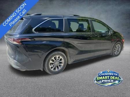 2025 Toyota Sienna LE