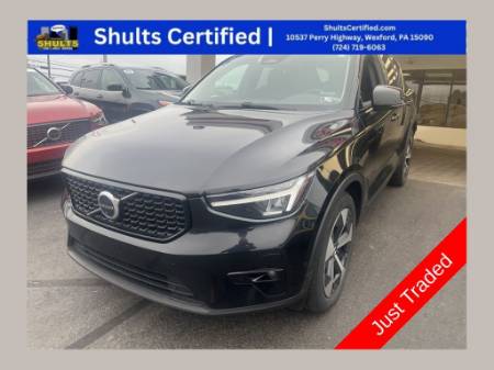 2023 Volvo XC40 B5 Plus Dark Theme
