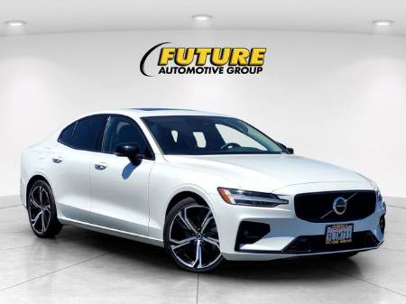 2024 Volvo S60 B5 Core Dark Theme