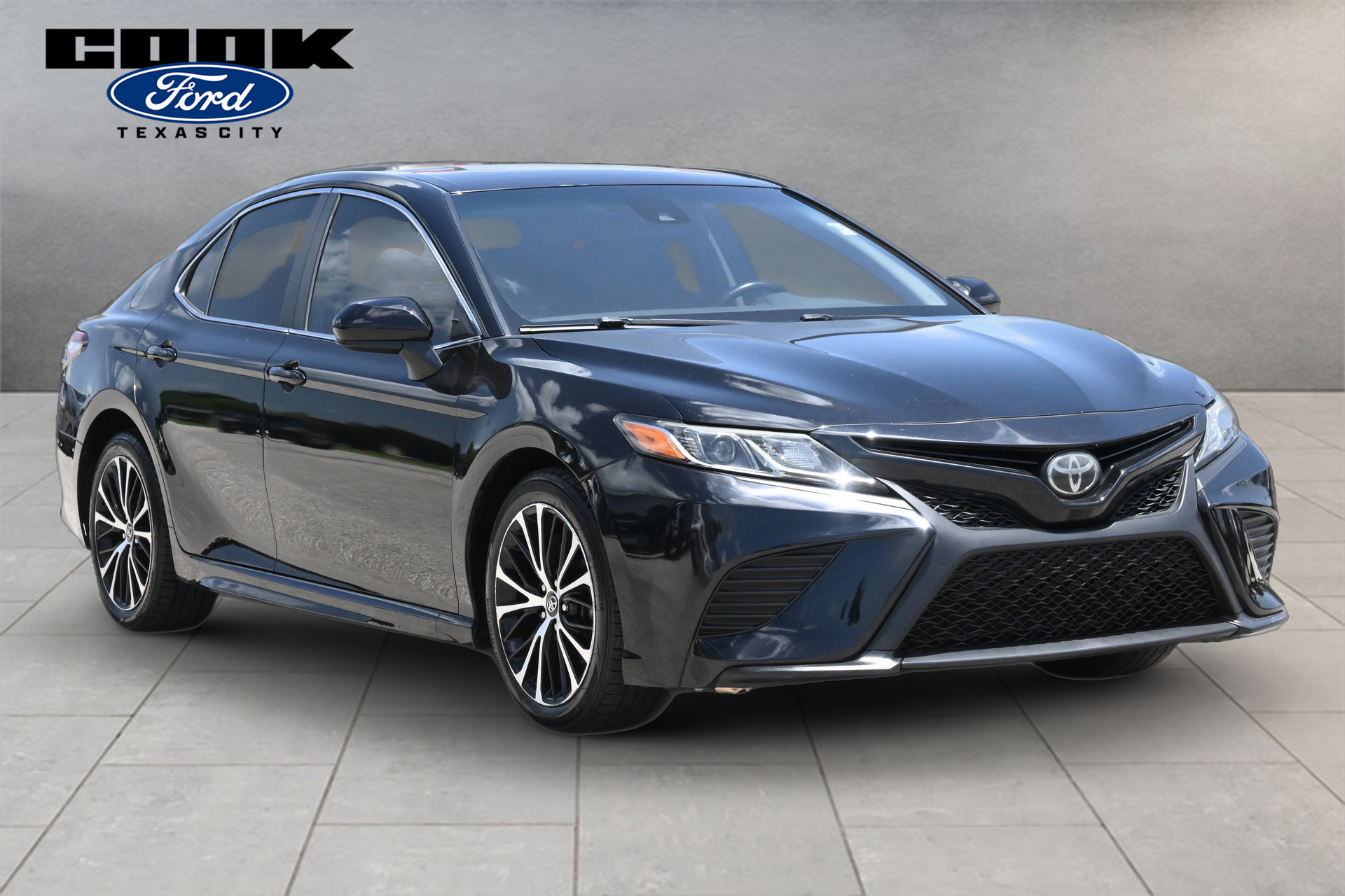 Used 2019 Toyota Camry SE with VIN 4T1B11HKXKU230993 for sale in Texas City, TX