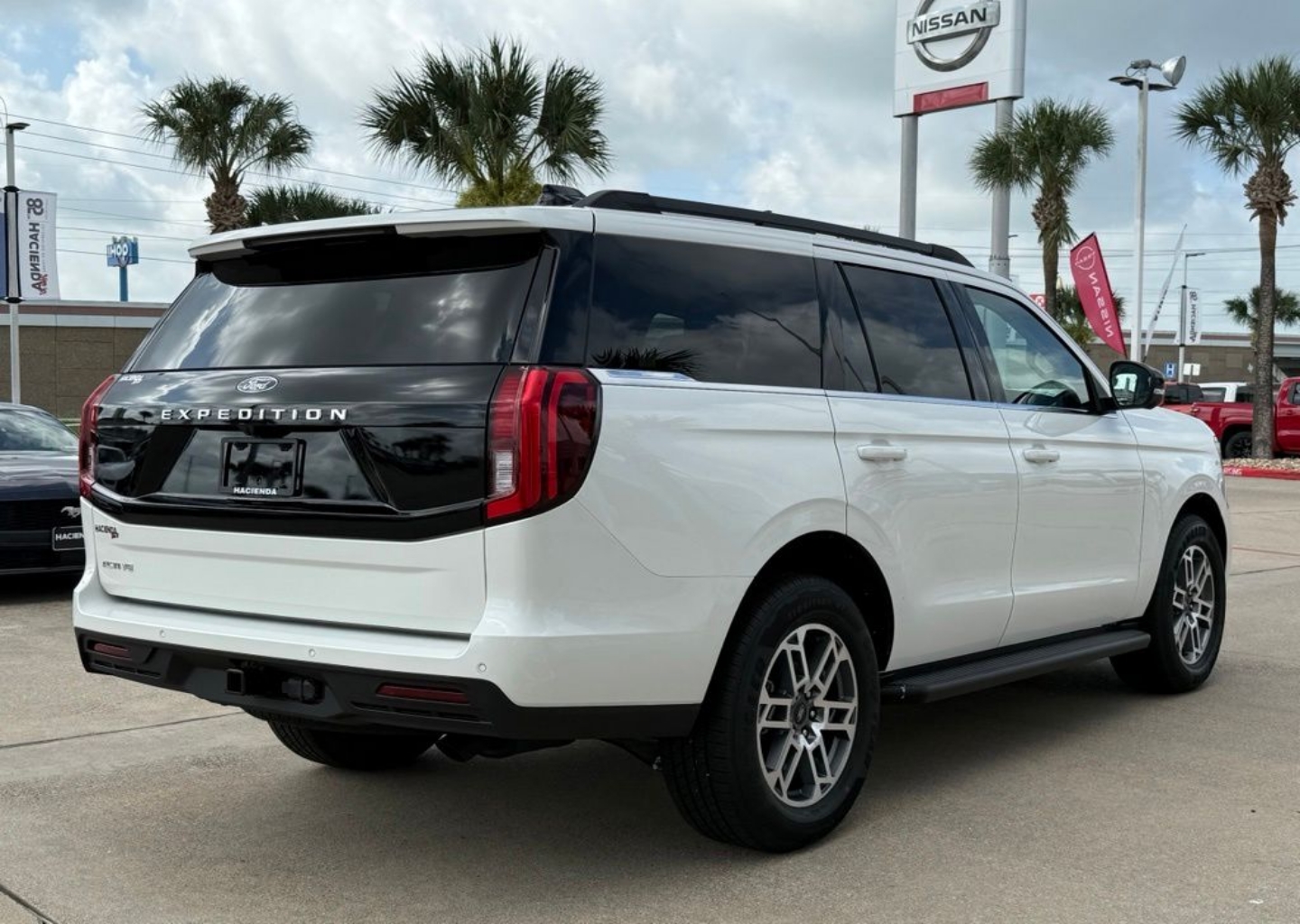 2026 Ford Expedition Active - Photo 8