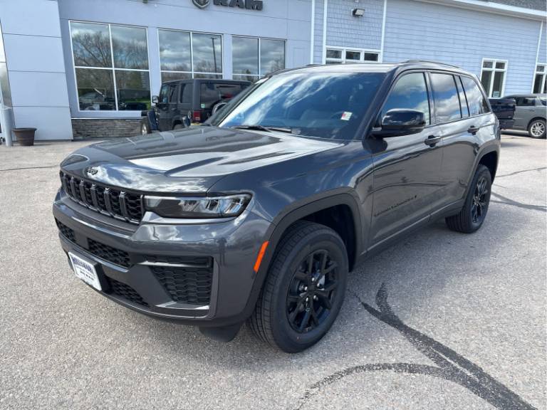 2026 Jeep Grand Cherokee Laredo Altitude