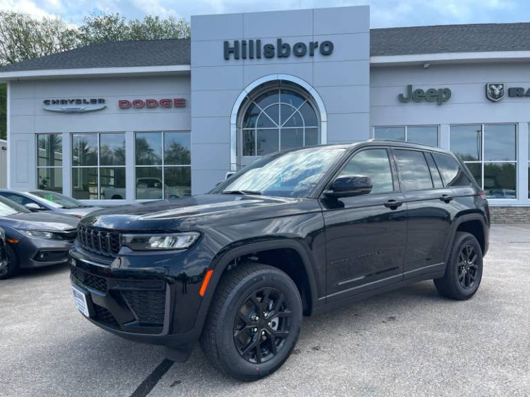 2026 Jeep Grand Cherokee Laredo Altitude
