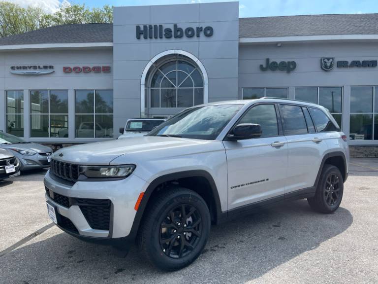 2026 Jeep Grand Cherokee Laredo Altitude