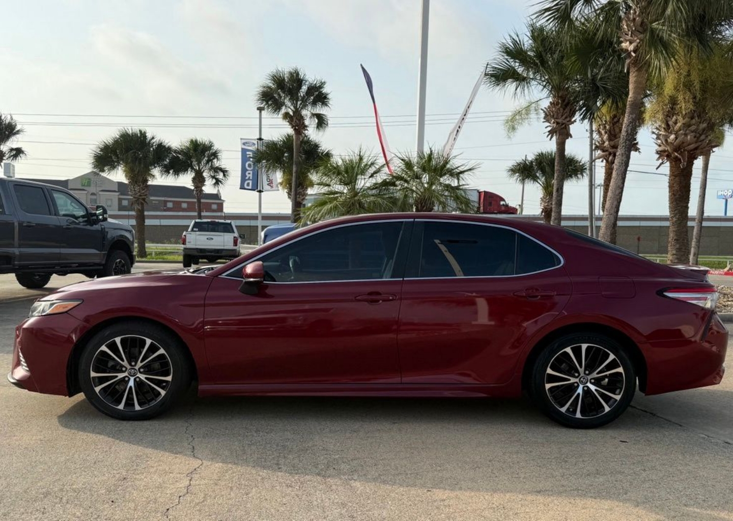 Used 2018 Toyota Camry SE with VIN 4T1B11HK3JU603838 for sale in Kingsville, TX