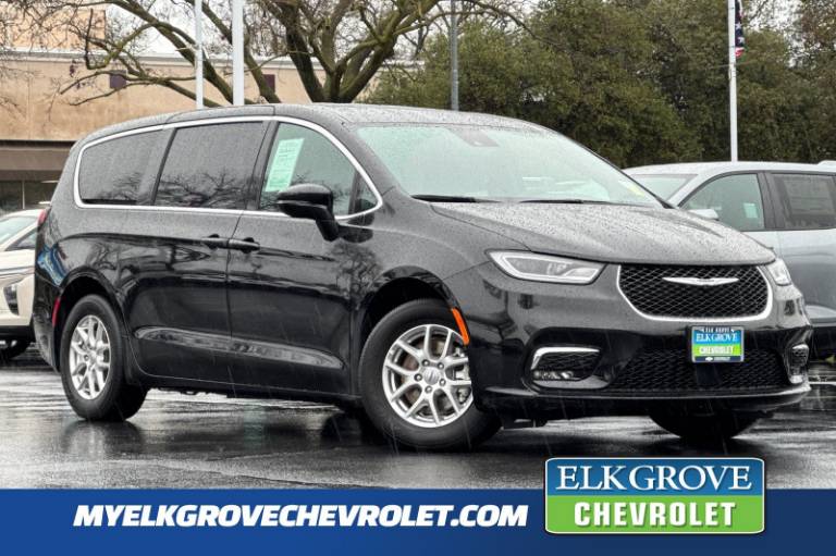2025 Chrysler Pacifica Select