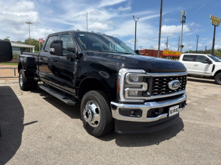 2026 Ford Super Duty F-350 DRW LARIAT