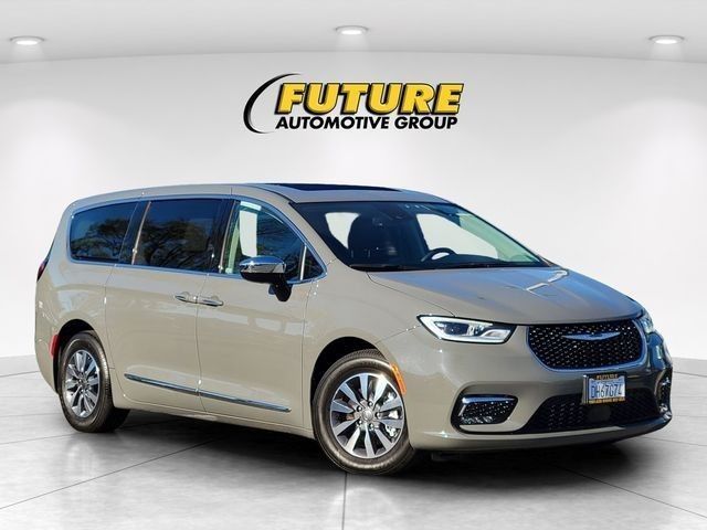 New 2023 Chrysler Pacifica Hybrid Limited