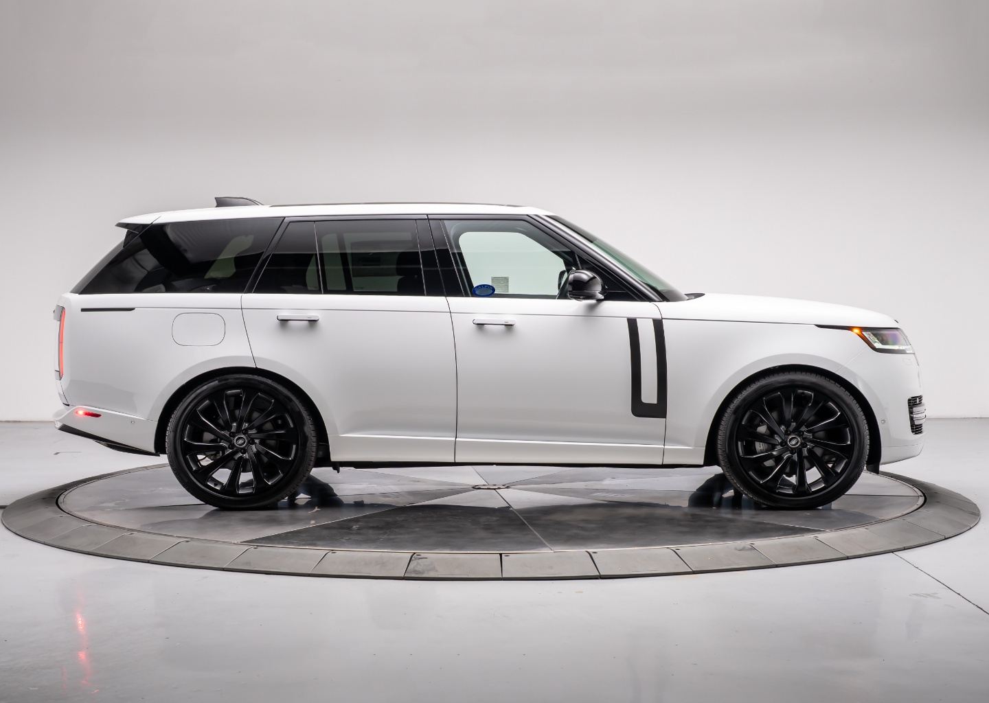 2025 Land Rover Range Rover SE - Photo 6