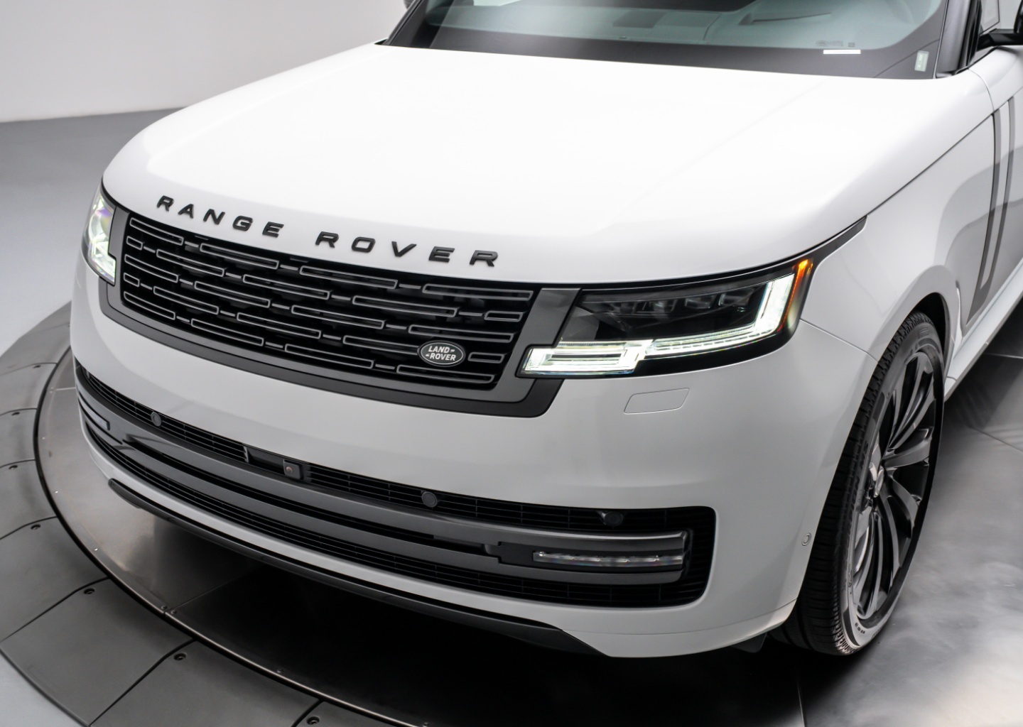 2025 Land Rover Range Rover SE - Photo 9