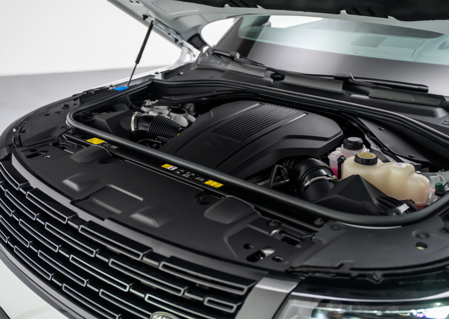 2025 Land Rover Range Rover SE - Photo 10