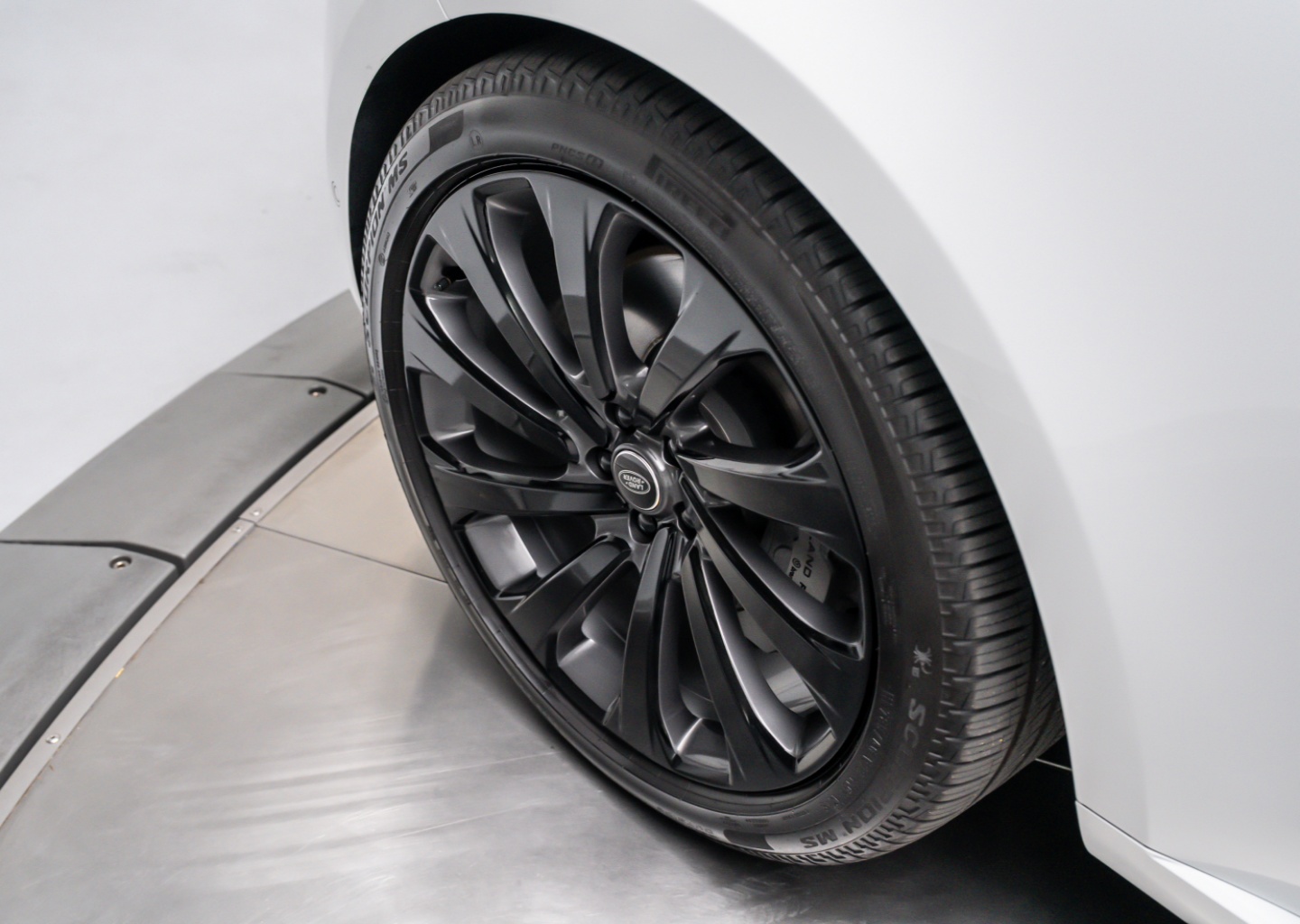 2025 Land Rover Range Rover SE - Photo 12