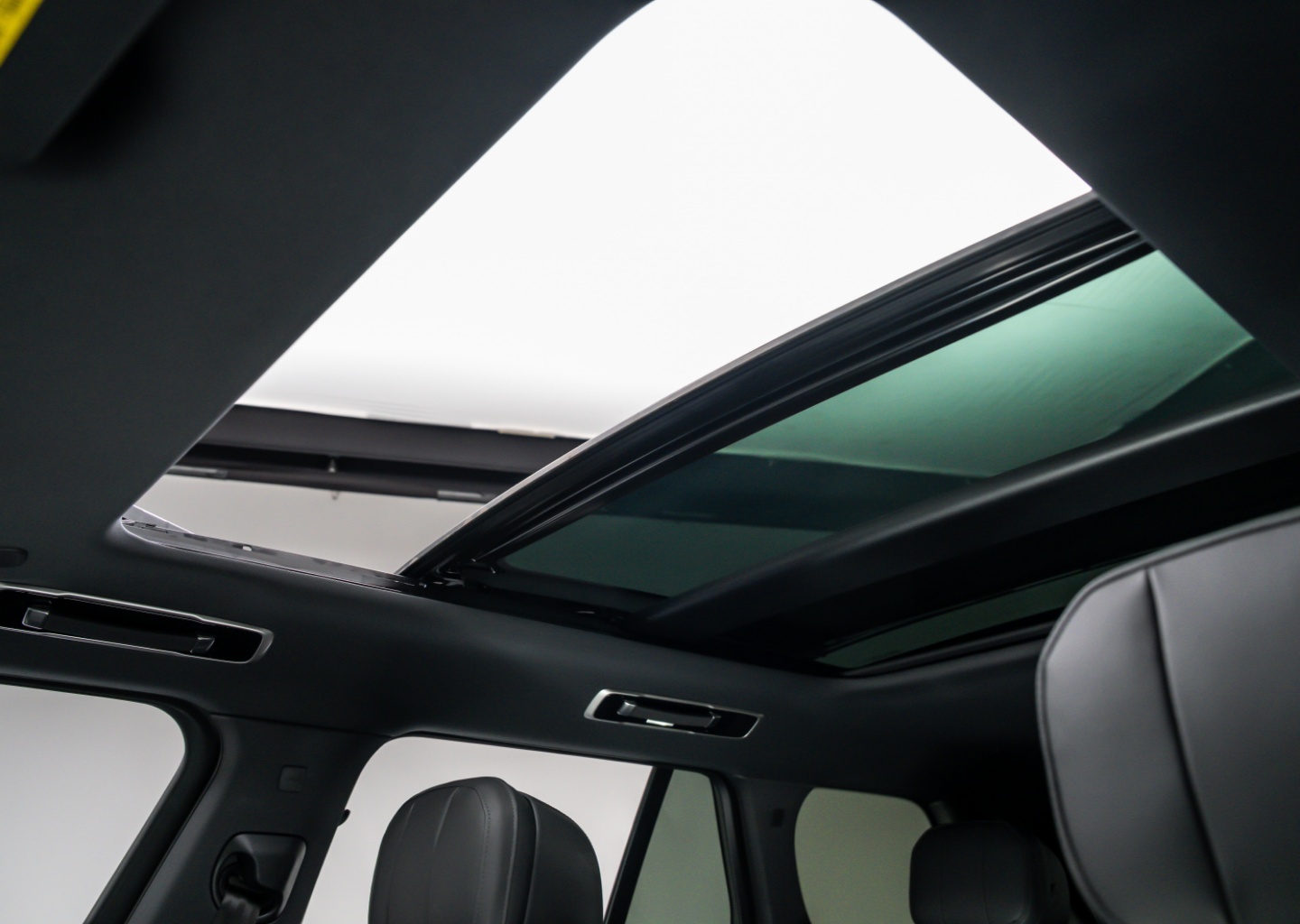 2025 Land Rover Range Rover SE - Photo 13