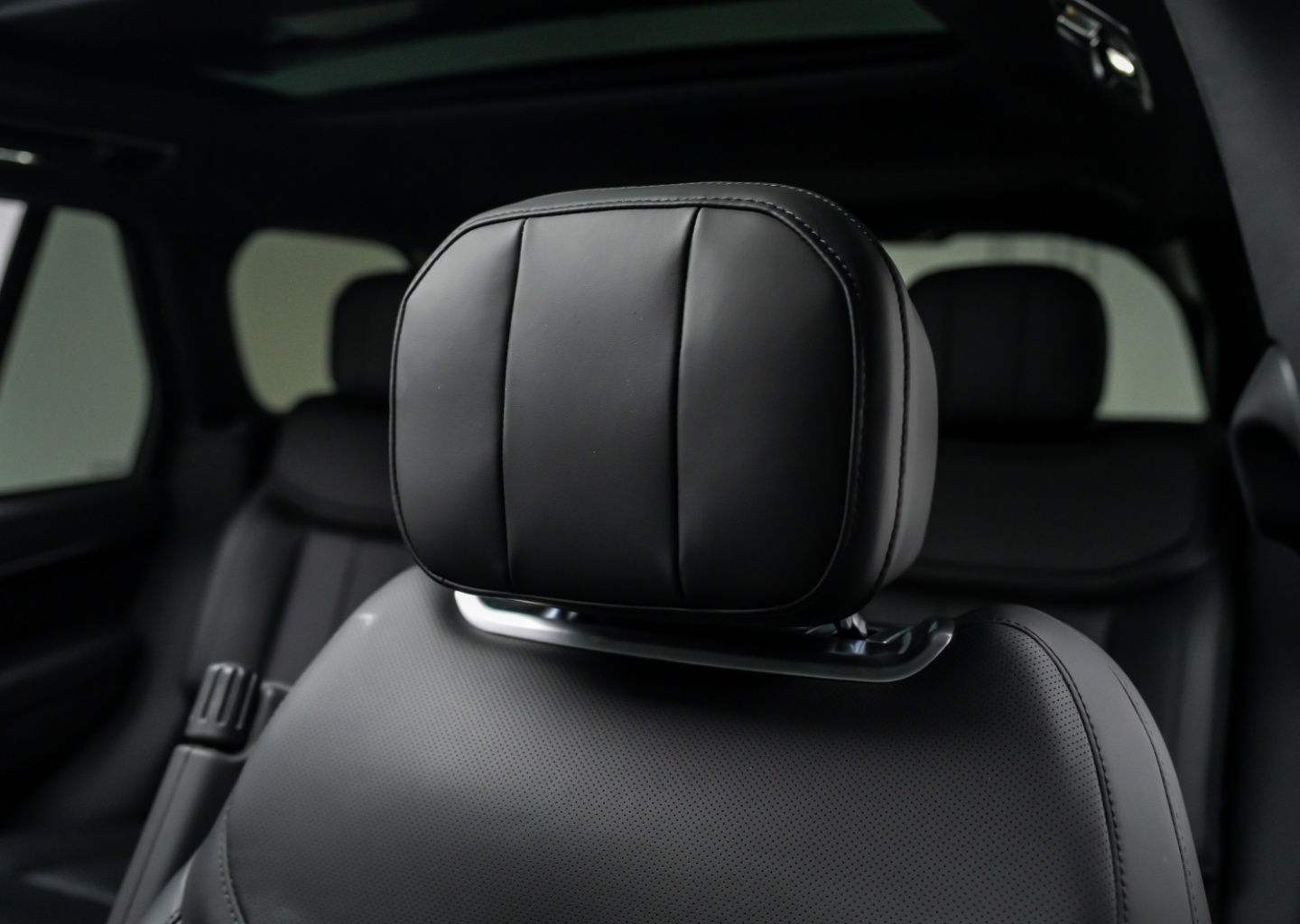 2025 Land Rover Range Rover SE - Photo 14