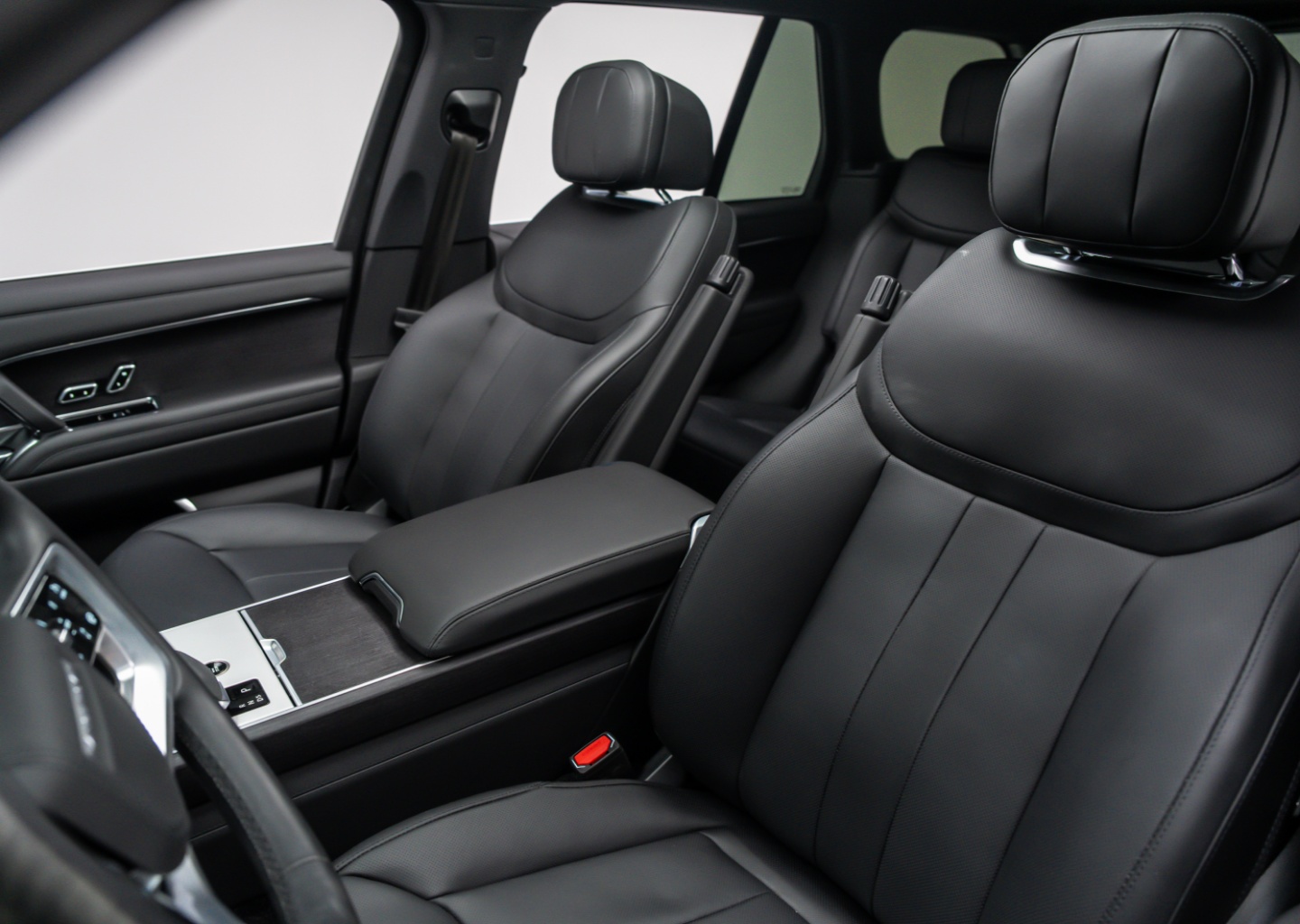 2025 Land Rover Range Rover SE - Photo 15